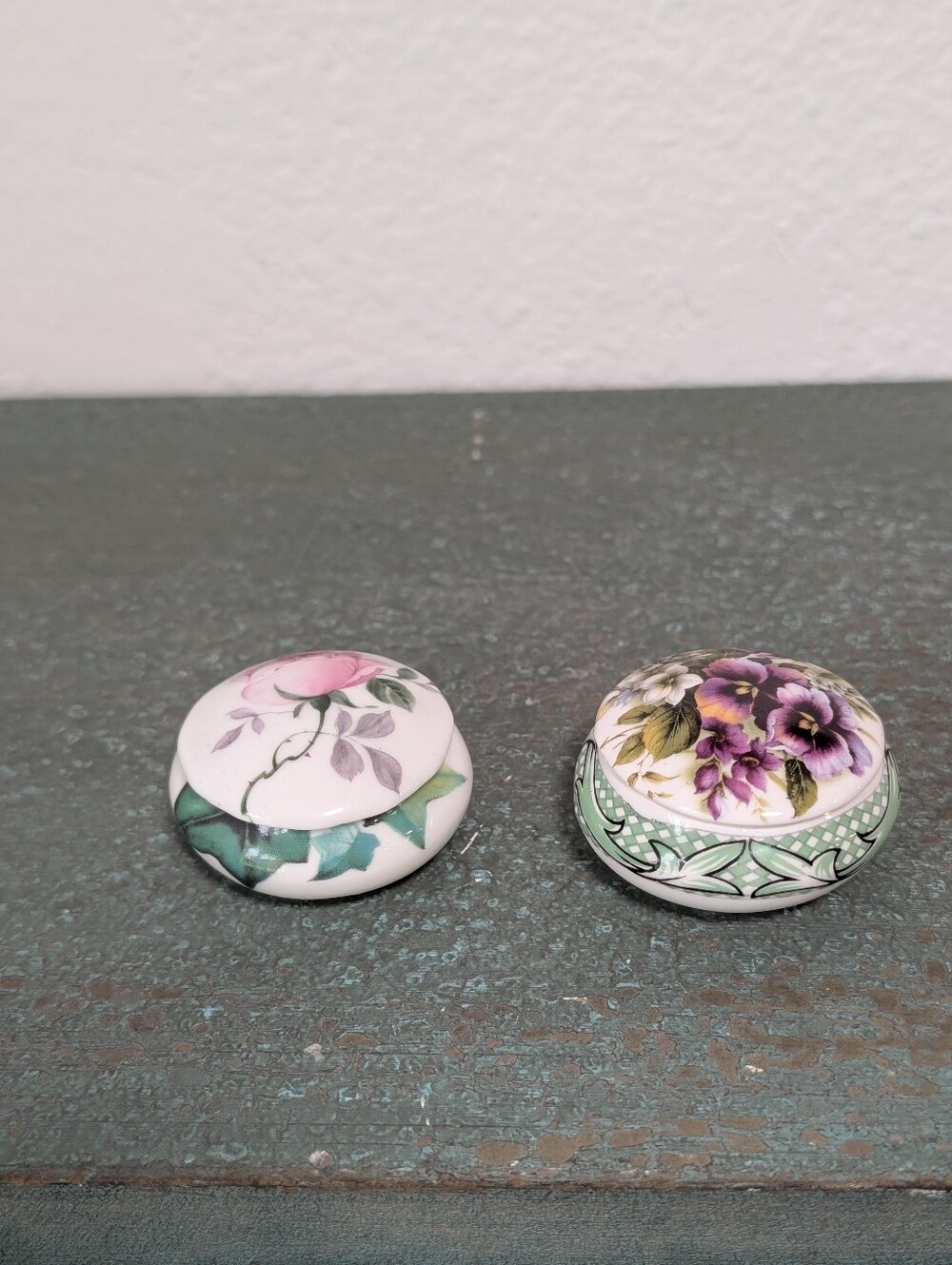 Florence Collectables Fine  Bone China Made in England (2) Trinket/Pill Boxes Sm